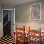3 Bedroom House Near Portobello