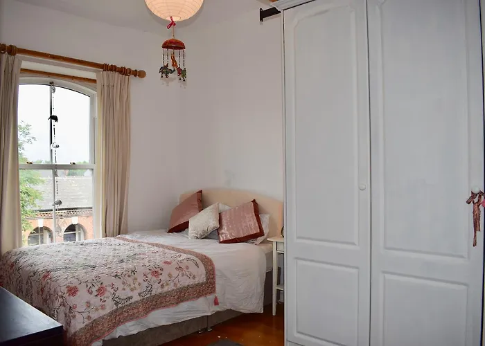 3 Bedroom House Near Portobello