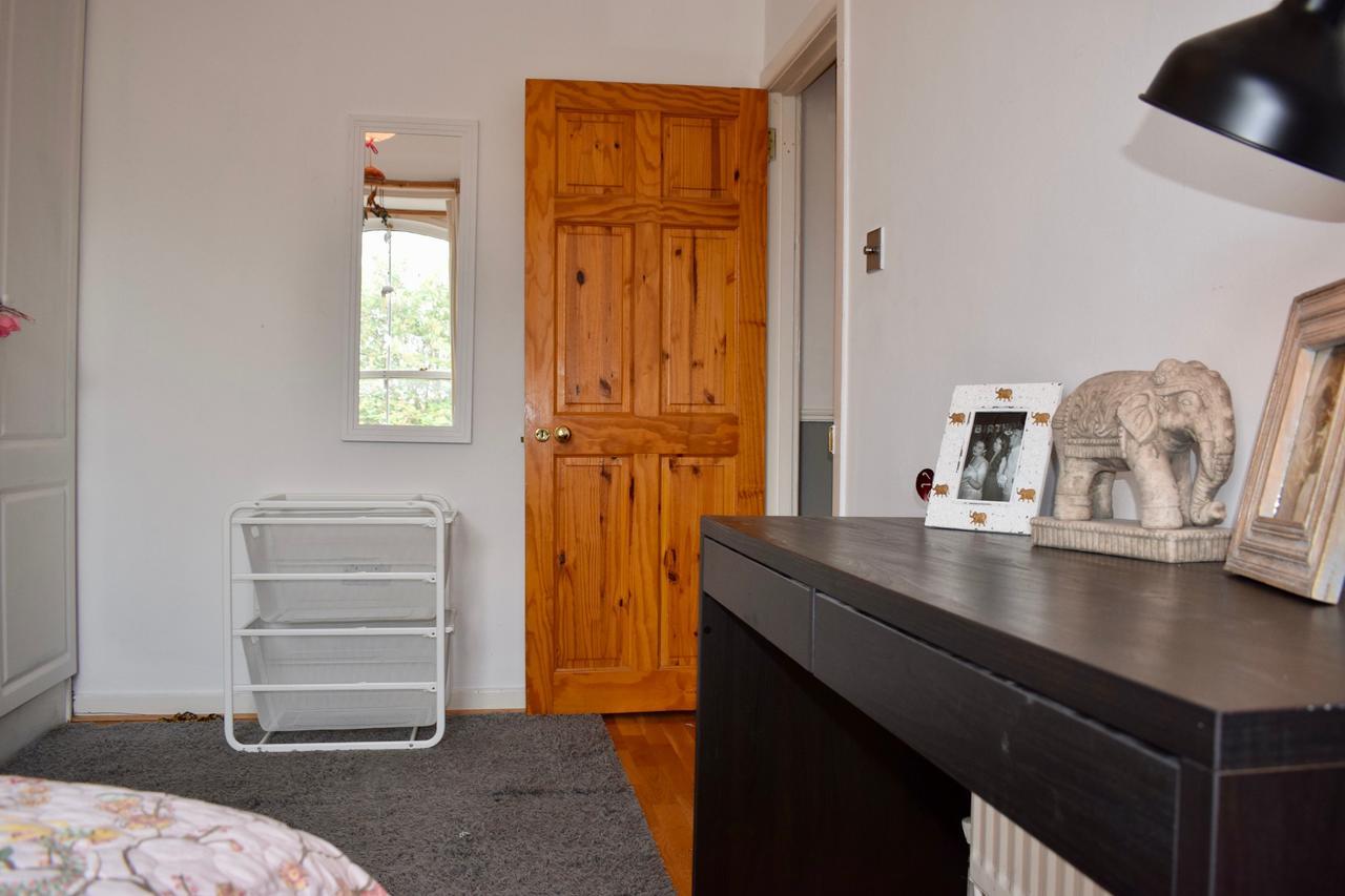 3 Bedroom House Near Portobello Apartment