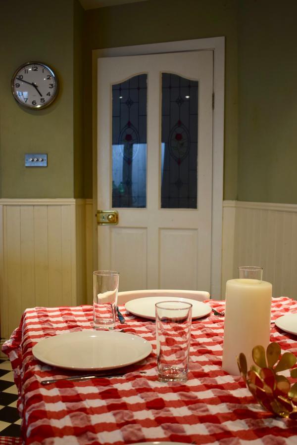 3 Bedroom House Near Portobello Apartment